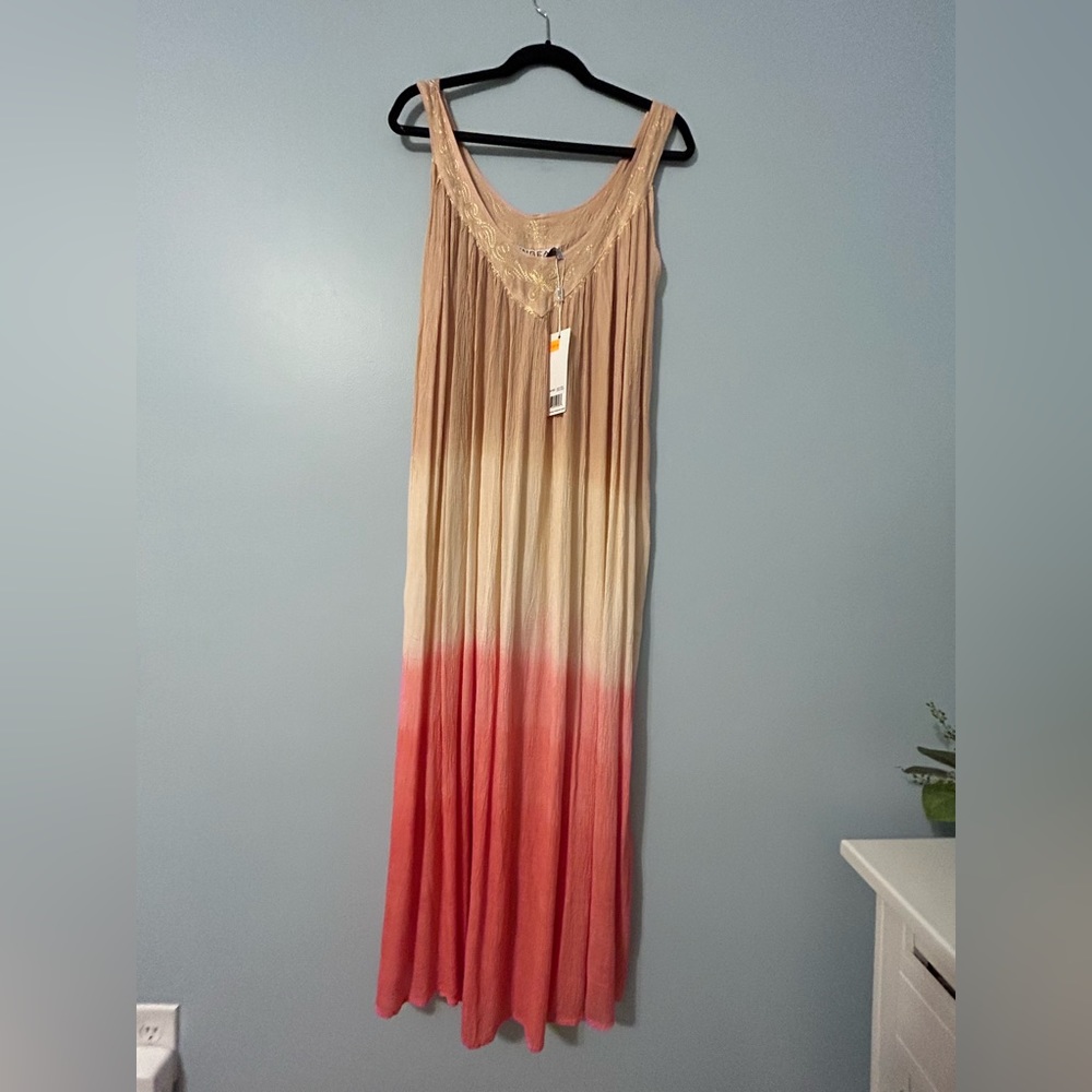 Beautiful Ingear Resort long dress with side pockets.  Ombré colour. One size